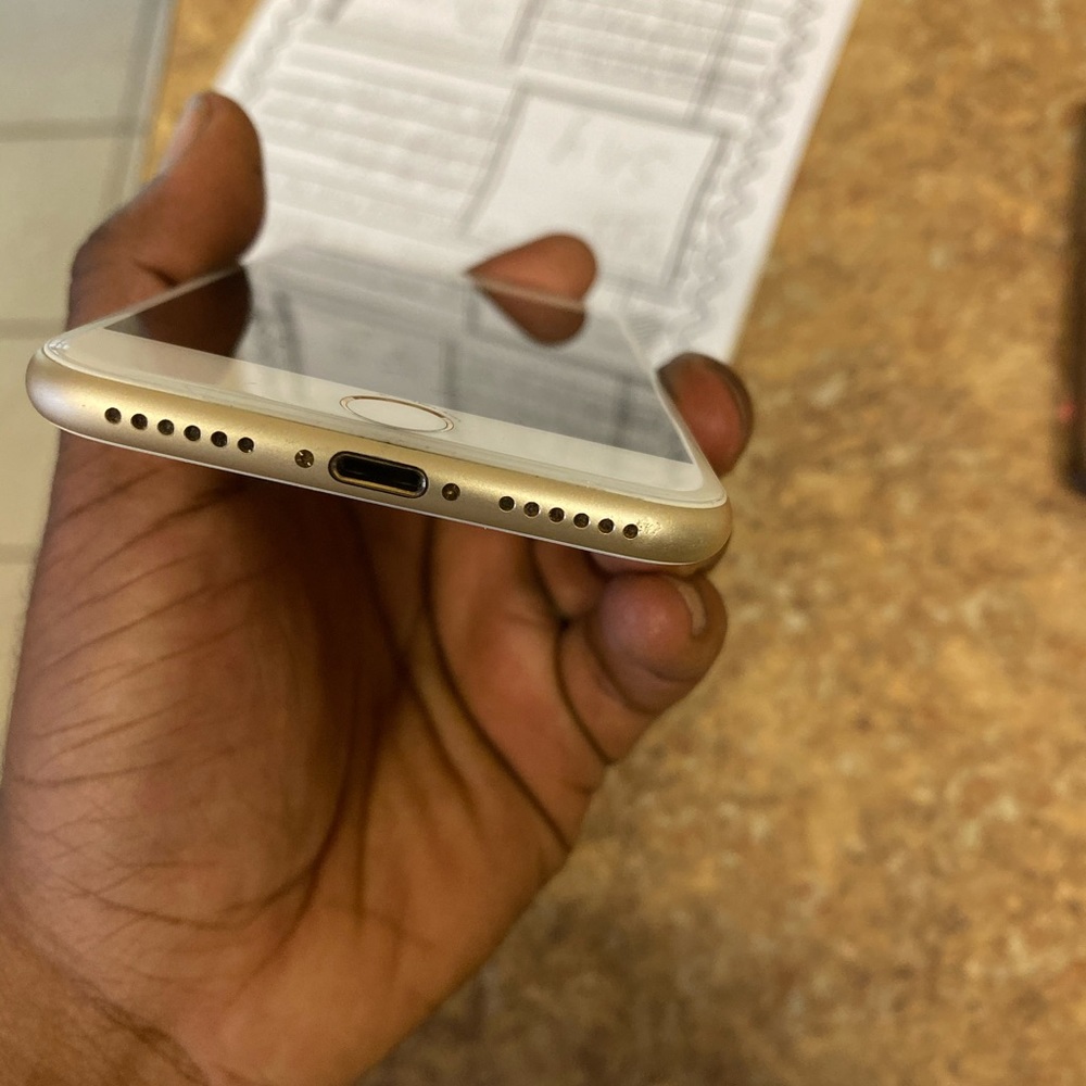 iPhone 7 - Picture 5 of 8